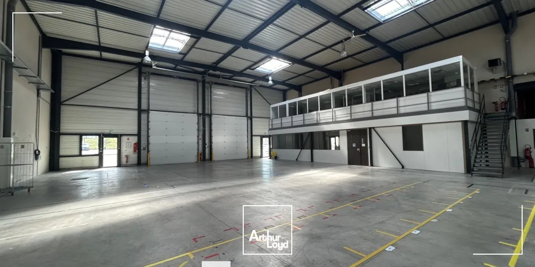 Locaux d'activité & Entrepôts - Location - SAINT PRIEST - 69800 - 203.14-1990.3 - 7664071