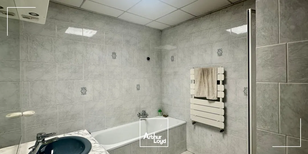 Locaux d'activité & Entrepôts - Location - SAINT VICTORET - 13730 - 590-590 - 7669049