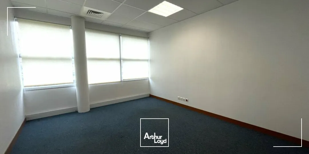 Bureaux - Location - CHASSENEUIL DU POITOU - 86360 - 56-56 - 7674452