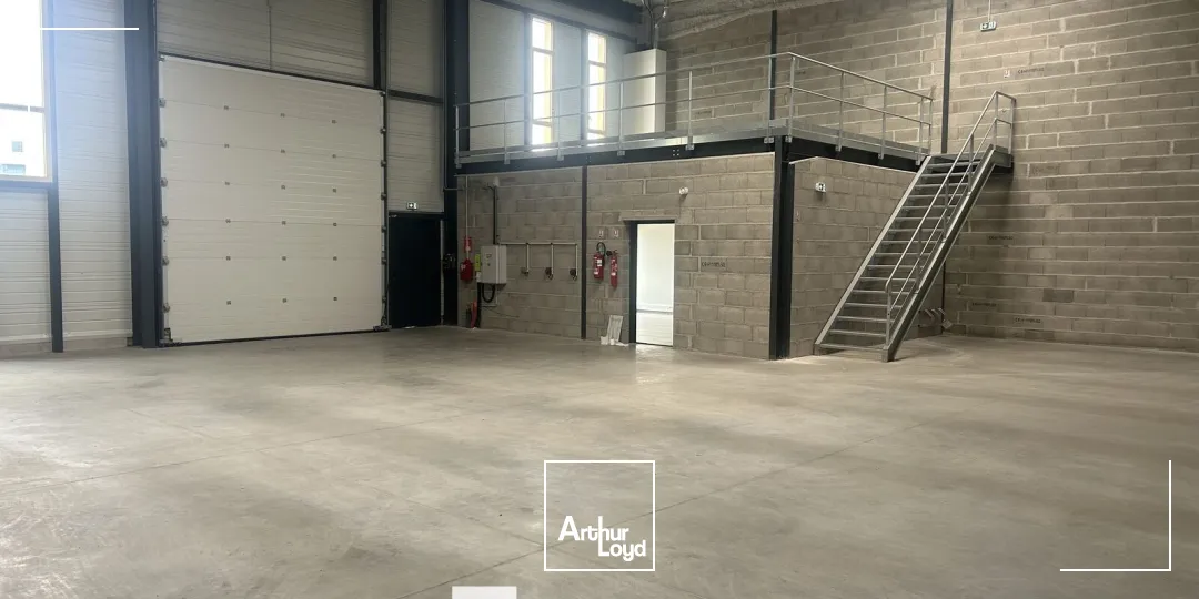 Locaux d'activité & Entrepôts - Location - SAINT BONNET DE MURE - 69720 - 218-1059 - 7675116