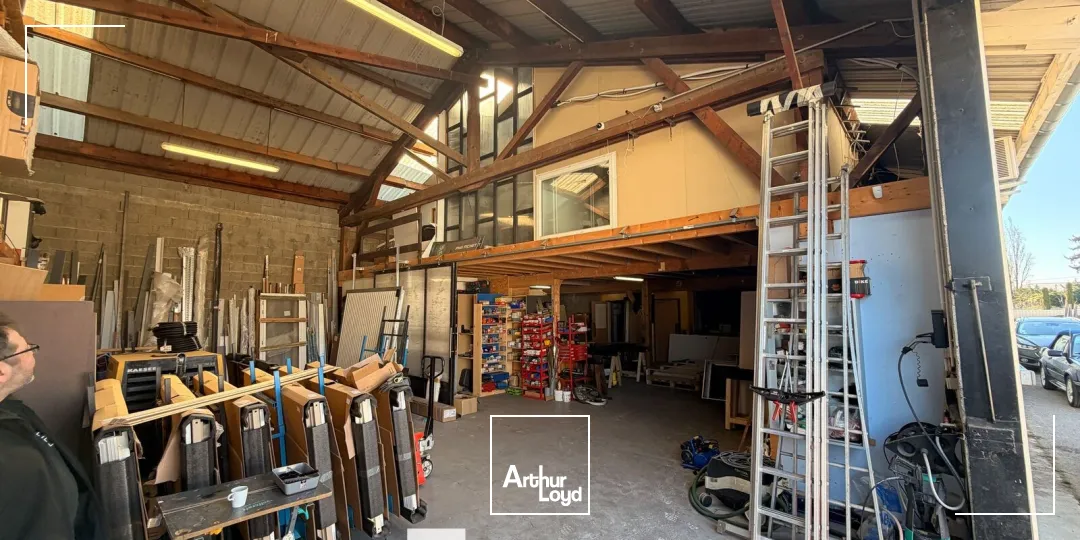 Locaux d'activité & Entrepôts - Location - DECINES CHARPIEU - 69150 - 300-300 - 7675161