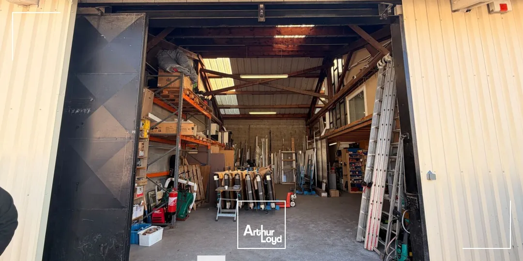 Locaux d'activité & Entrepôts - Location - DECINES CHARPIEU - 69150 - 300-300 - 7675165