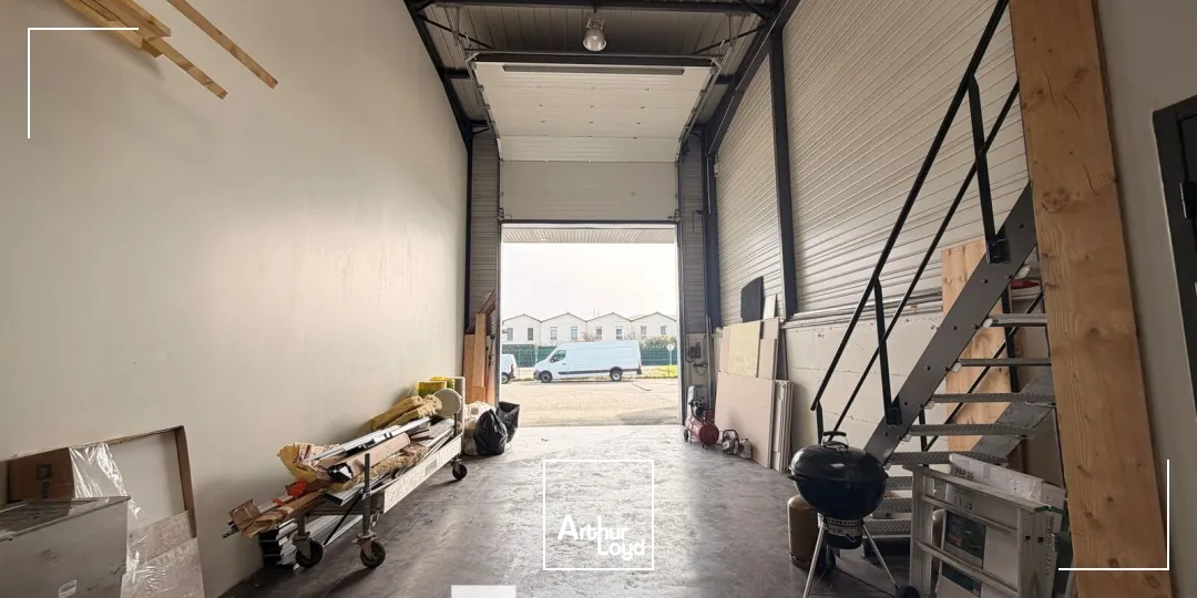 Locaux d'activité & Entrepôts - Location - SAINT PRIEST - 69800 - 135-135 - 7676024