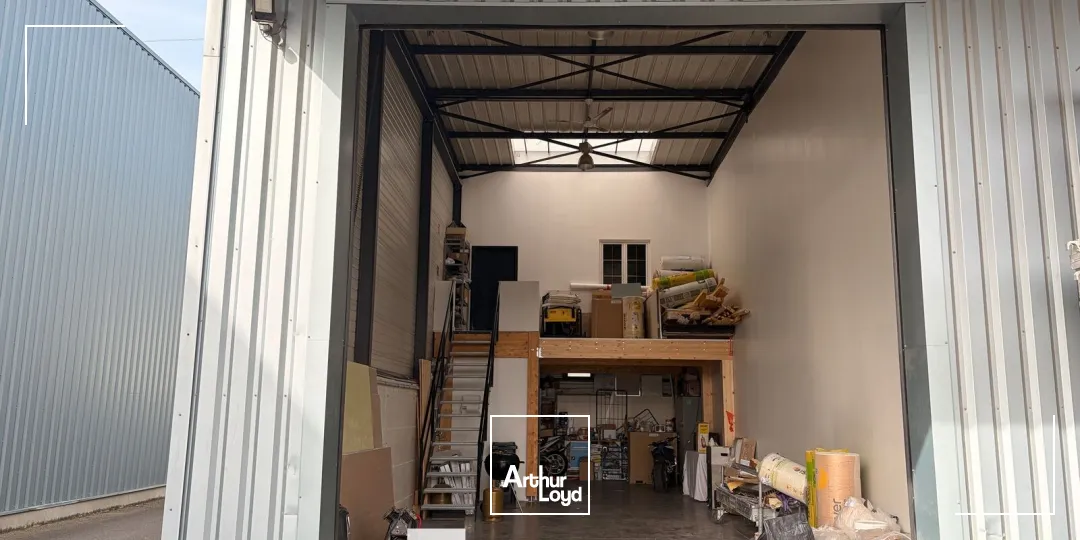 Locaux d'activité & Entrepôts - Location - SAINT PRIEST - 69800 - 135-135 - 7676027