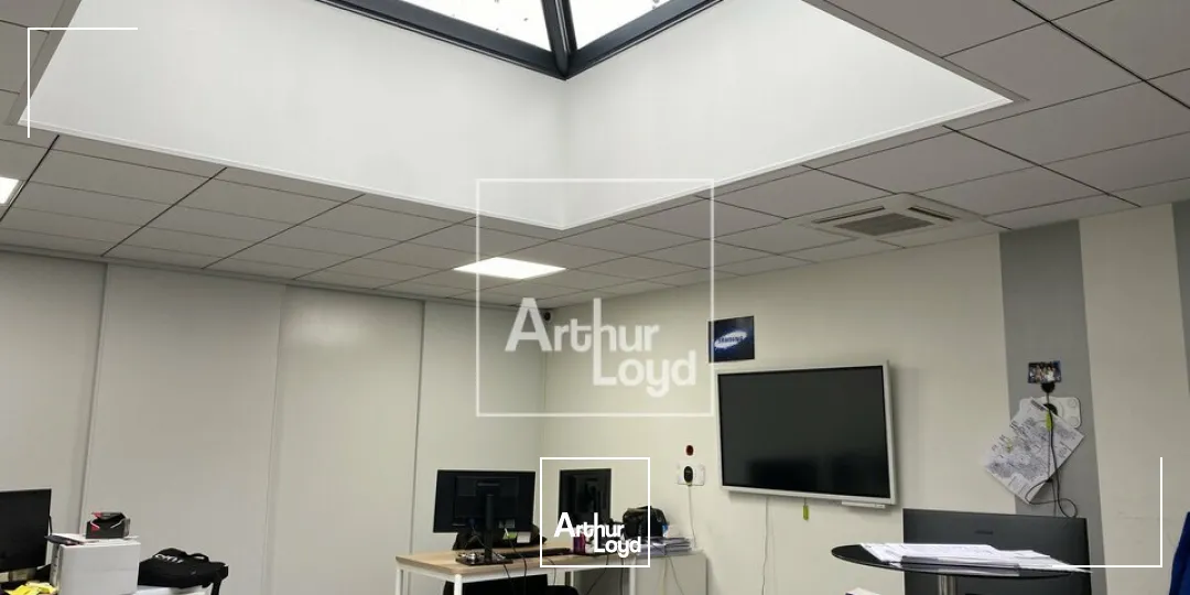 Locaux d'activité & Entrepôts - Vente - MOISSY-CRAMAYEL - 77550 - 650-650 - 7676153