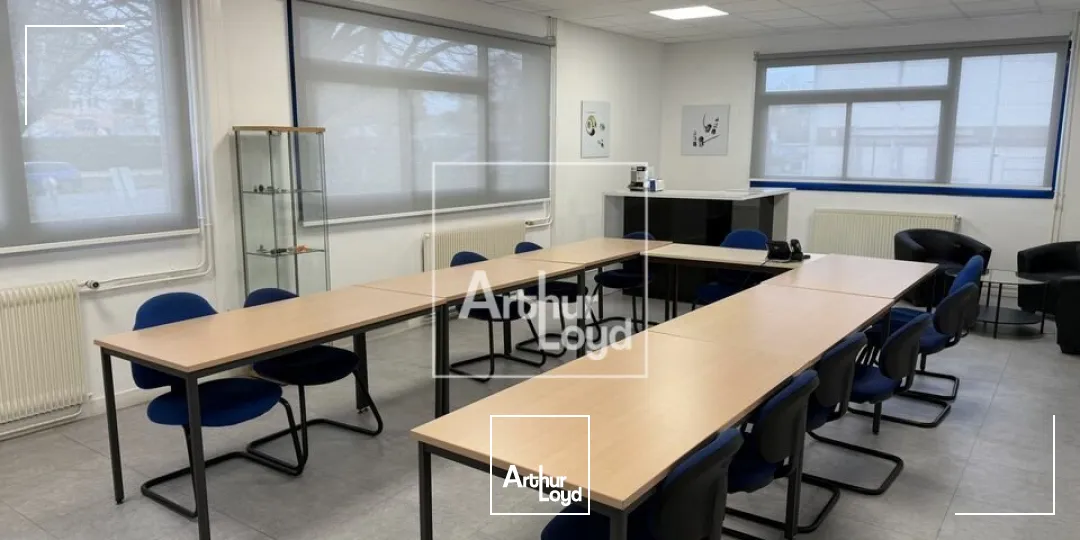 Locaux d'activité & Entrepôts - Vente - VAUX-LE-PÉNIL - 77000 - 3700-3700 - 7726480