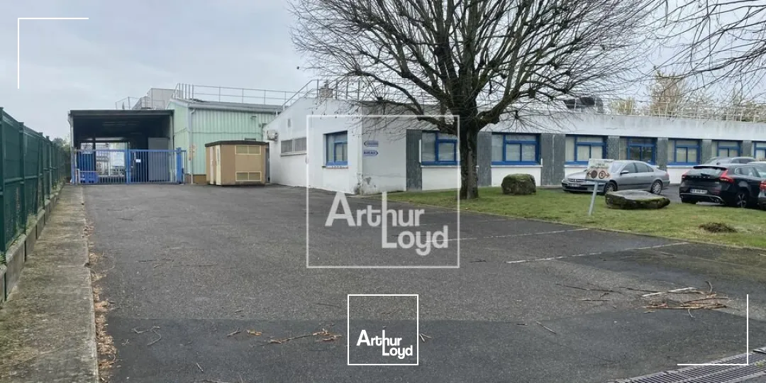 Locaux d'activité & Entrepôts - Vente - VAUX-LE-PÉNIL - 77000 - 3700-3700 - 7727388