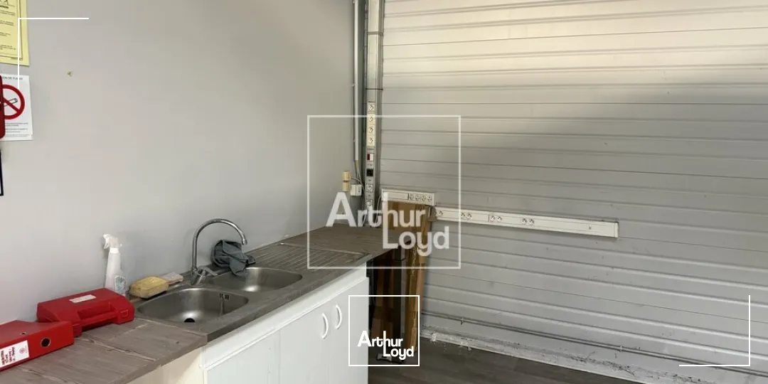 Locaux commerciaux - Location - SAVIGNY-LE-TEMPLE - 77176 - 898-898 - 7728249