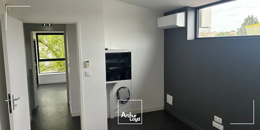 Locaux d'activité & Entrepôts - Location - L HOUMEAU - 17137 - 239-239 - 7731092