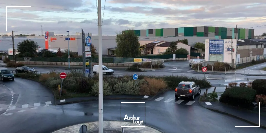 Locaux commerciaux - Location - LA ROCHE SUR YON - 85000 - 365-365 - 7736296