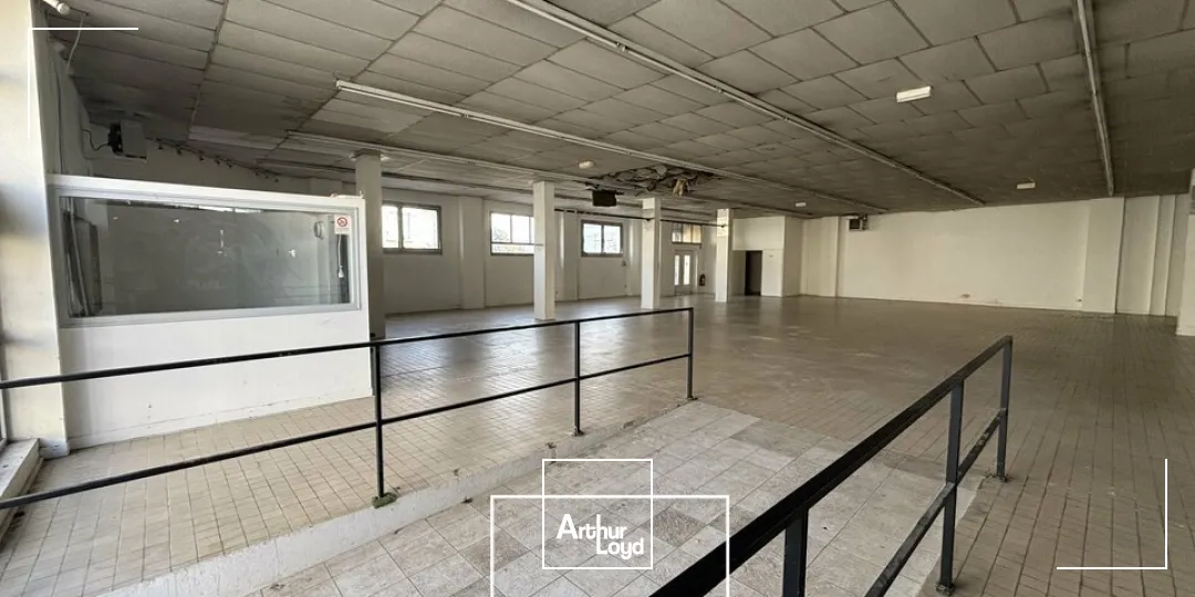 Locaux d'activité & Entrepôts - Location - BRIVE-LA-GAILLARDE - 19100 - 700-700 - 7737223