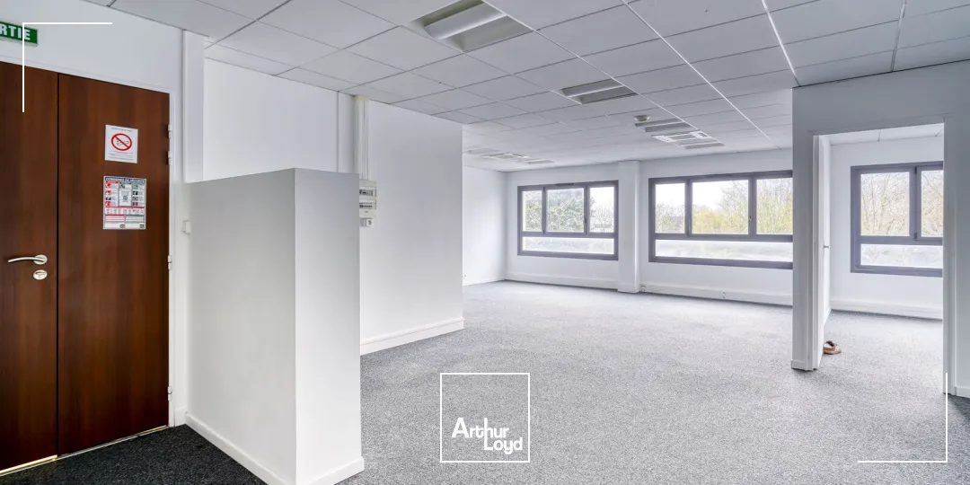 Locaux d'activité & Entrepôts - Location - CHANTELOUP LES VIGNES - 78570 - 27.89-2108.75 - 7738447