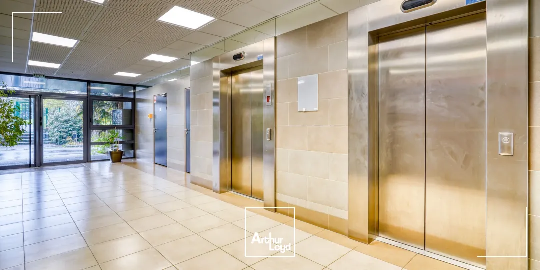 Locaux d'activité & Entrepôts - Location - CHANTELOUP LES VIGNES - 78570 - 27.89-2108.75 - 7738449