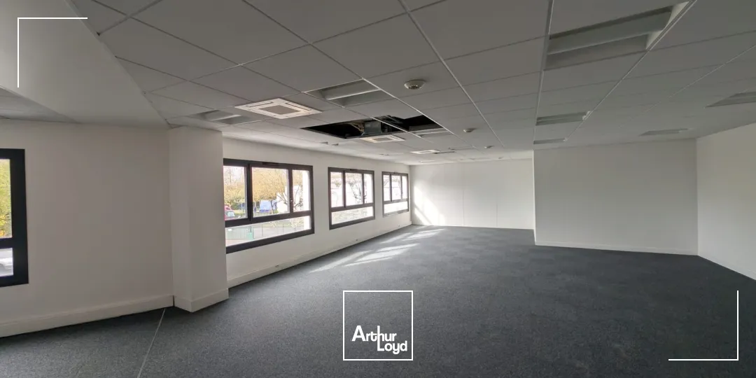 Locaux d'activité & Entrepôts - Location - CHANTELOUP LES VIGNES - 78570 - 27.89-2108.75 - 7738448