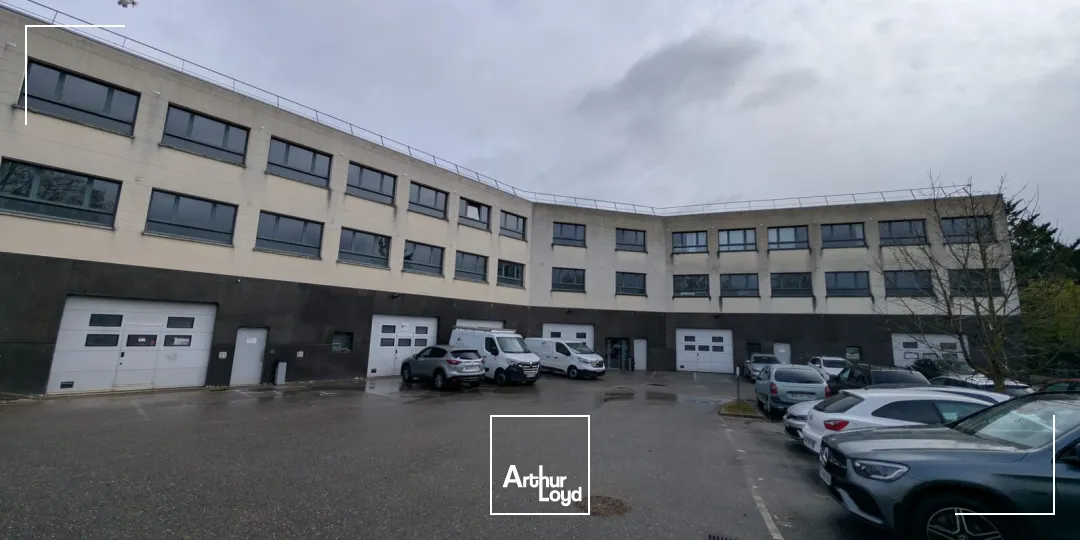 Locaux d'activité & Entrepôts - Location - CHANTELOUP LES VIGNES - 78570 - 27.89-2108.75 - 7738450