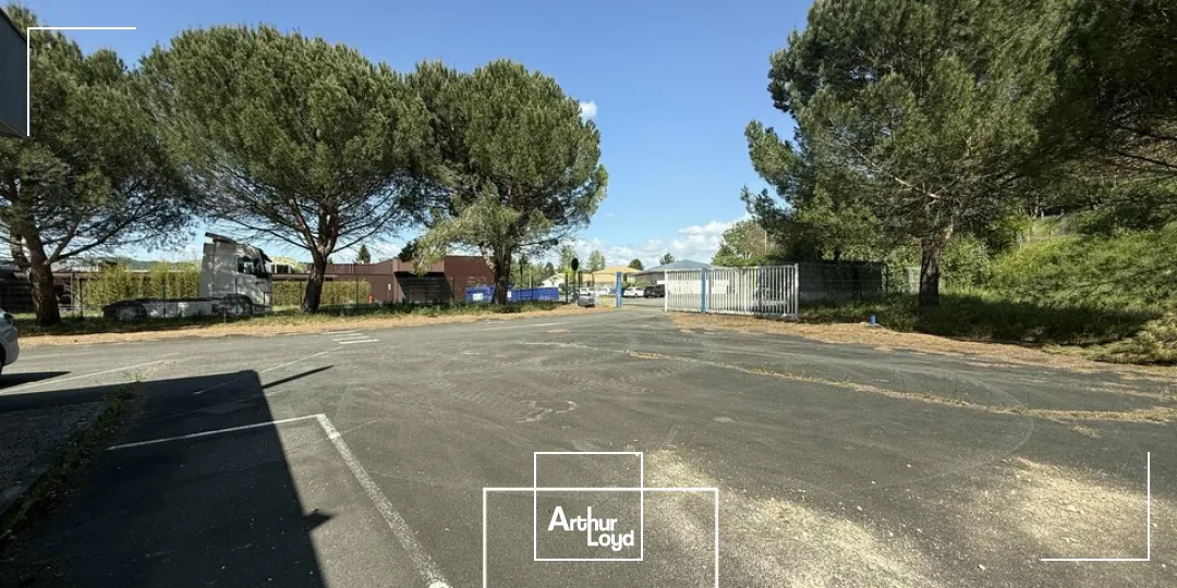 Locaux d'activité & Entrepôts - Location - TERRASSON LAVILLEDIEU - 24120 - 329-329 - 7747925