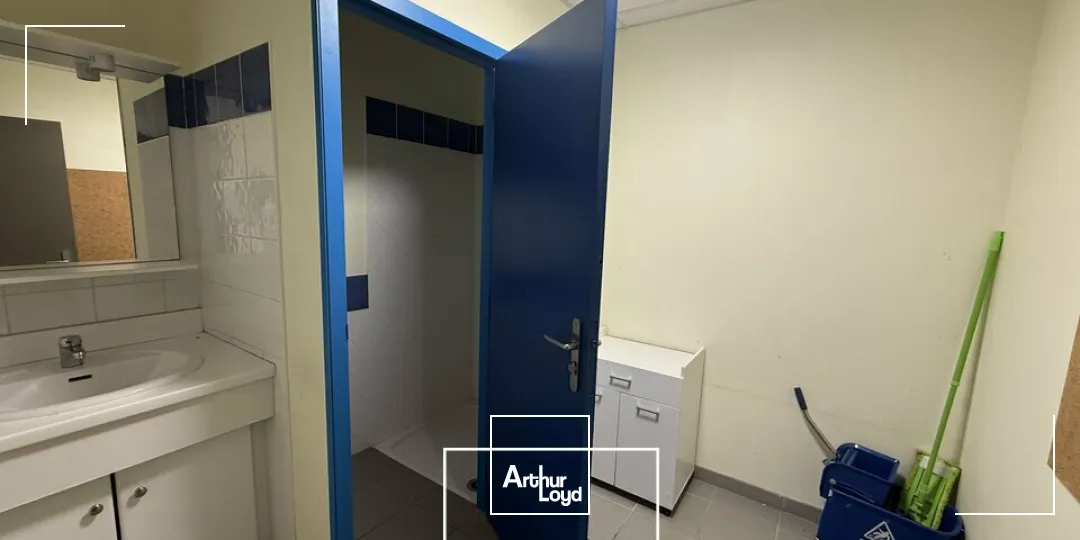 Locaux d'activité & Entrepôts - Location - TERRASSON LAVILLEDIEU - 24120 - 329-329 - 7747931