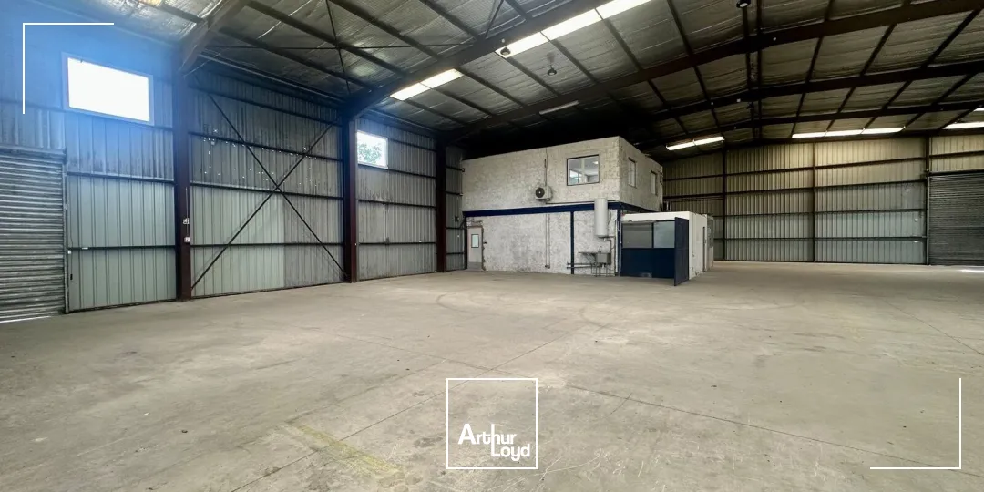 Locaux d'activité & Entrepôts - Location - VELAUX - 13880 - 740-740 - 7750089