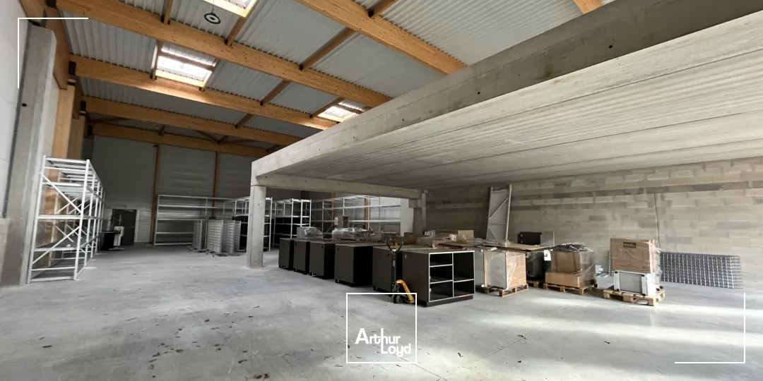 Locaux d'activité & Entrepôts - Location - GALLARGUES LE MONTUEUX - 30660 - 110.2-3945.2 - 7751594