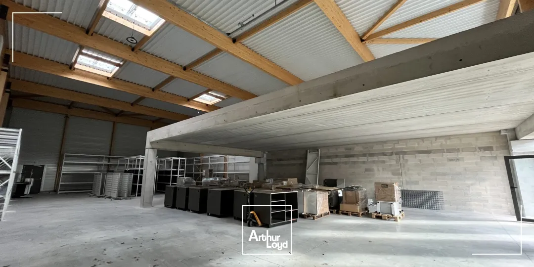 Locaux d'activité & Entrepôts - Location - GALLARGUES LE MONTUEUX - 30660 - 110.2-3945.2 - 7751595