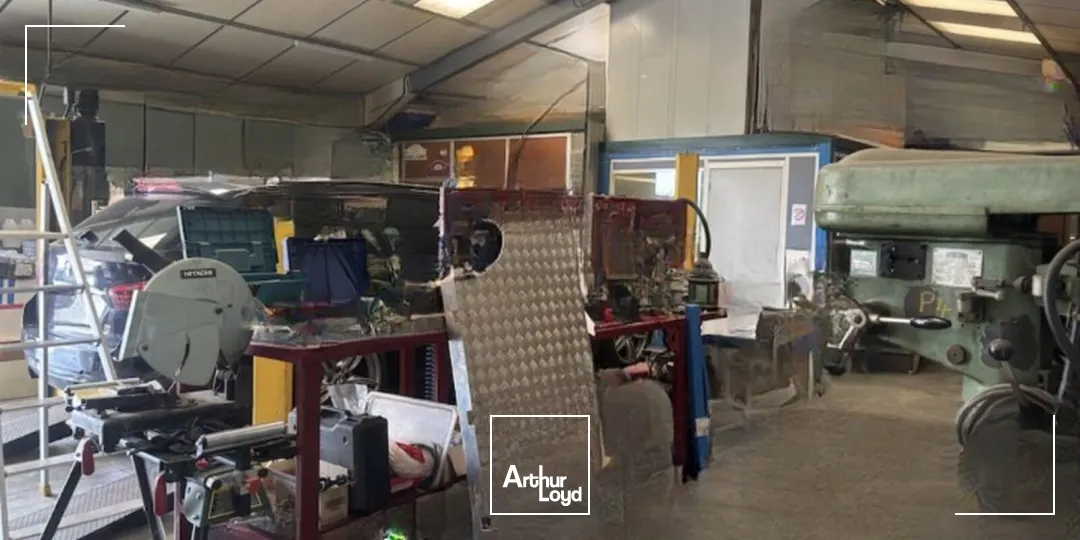 Locaux d'activité & Entrepôts - Vente - SAINT GENEST LERPT - 42530 - 612-612 - 7757385