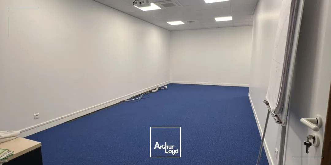 Bureaux - Location - TREMBLAY EN FRANCE - 93290 - 233-481 - 7759488