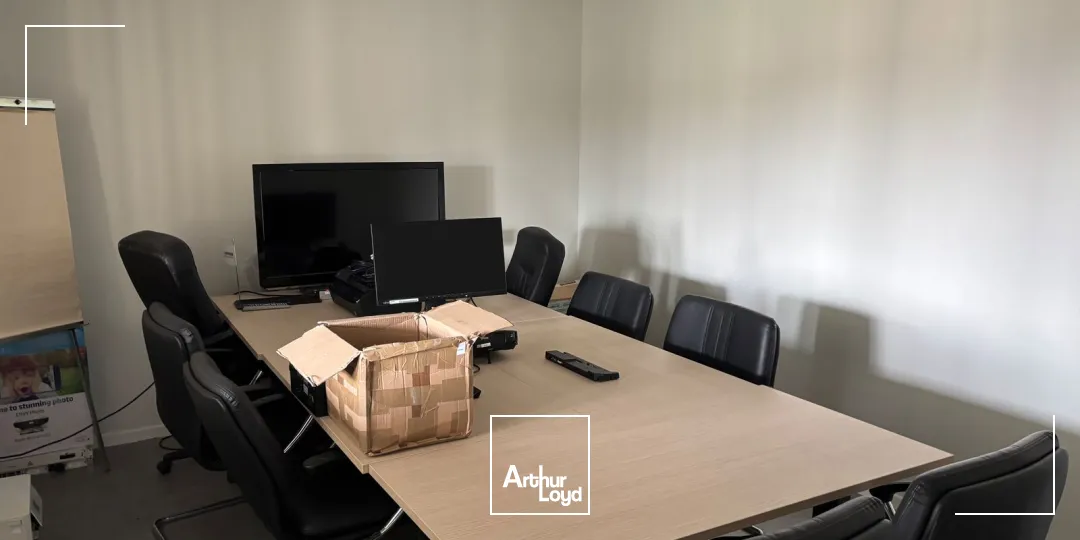 Bureaux - Location - LA CHAPELLE EN SERVAL - 60520 - 89-89 - 7765681