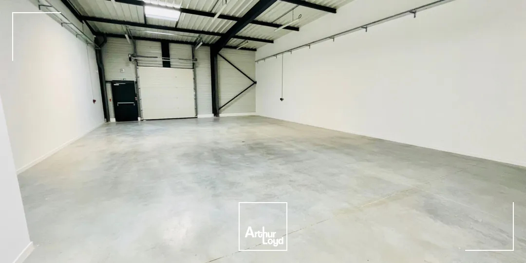 Locaux d'activité & Entrepôts - Location - VENETTE - 60280 - 135-416 - 7782330