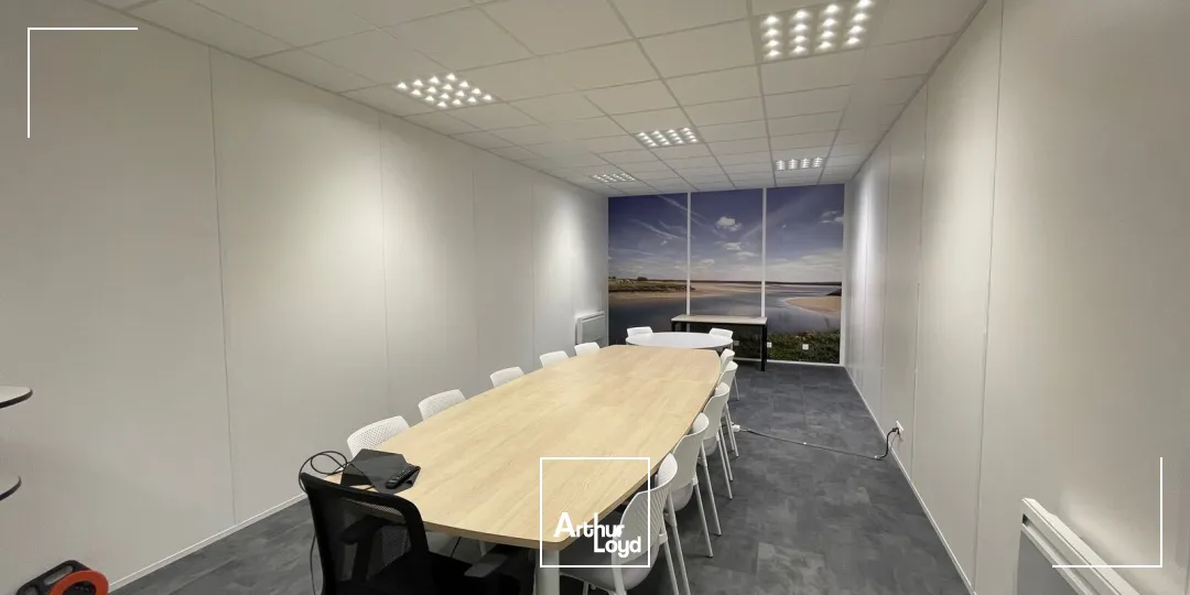 Locaux d'activité & Entrepôts - Location - VENETTE - 60280 - 135-416 - 7782324