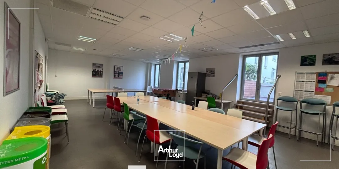 Bureaux - Location - LYON - 69006 - 375-2441 - 7784876