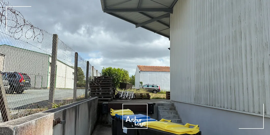 Locaux d'activité & Entrepôts - Location - L'HOUMEAU - 17137 - 450-450 - 7785004