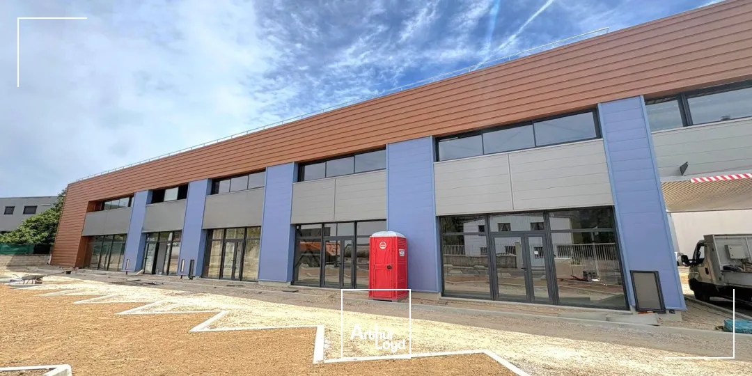 Locaux commerciaux - Location - ROQUEVAIRE - 13360 - 107-402 - 7785630