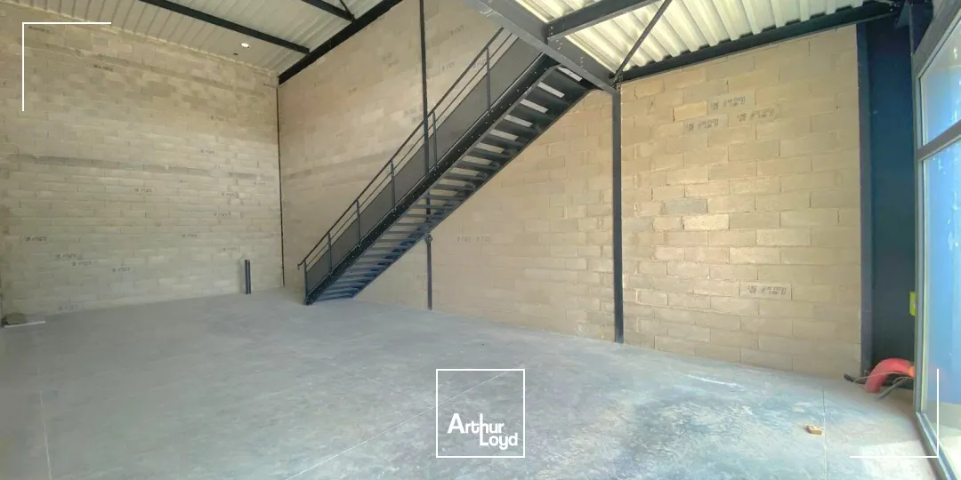 Locaux commerciaux - Location - ROQUEVAIRE - 13360 - 107-402 - 7785632