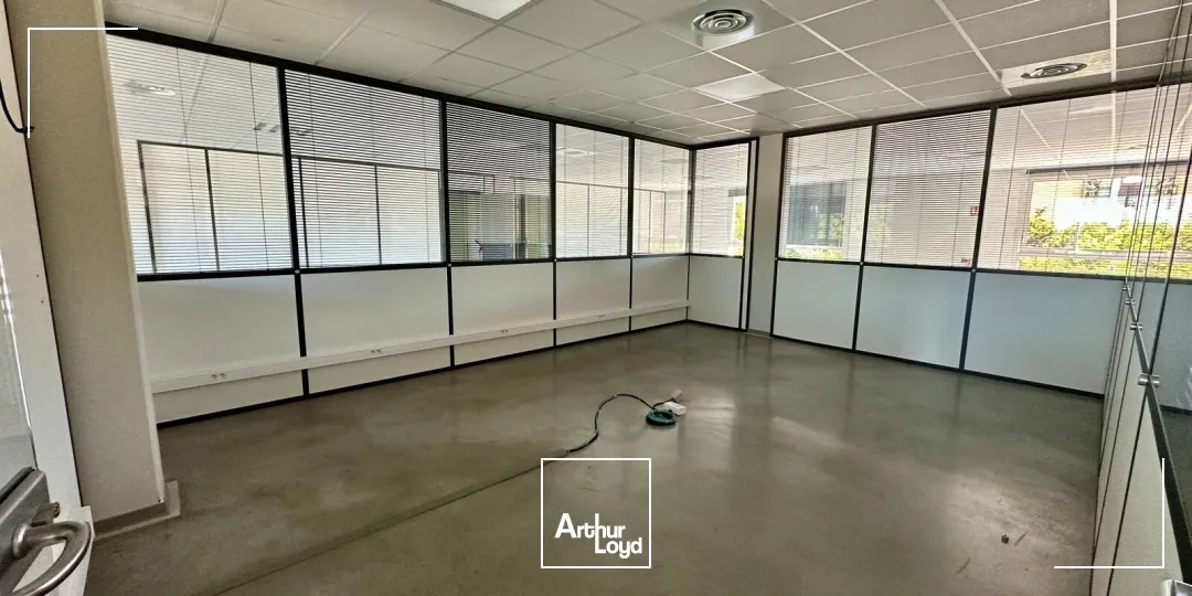 Bureaux - Location - LES PENNES MIRABEAU - 13170 - 140-520 - 7801685