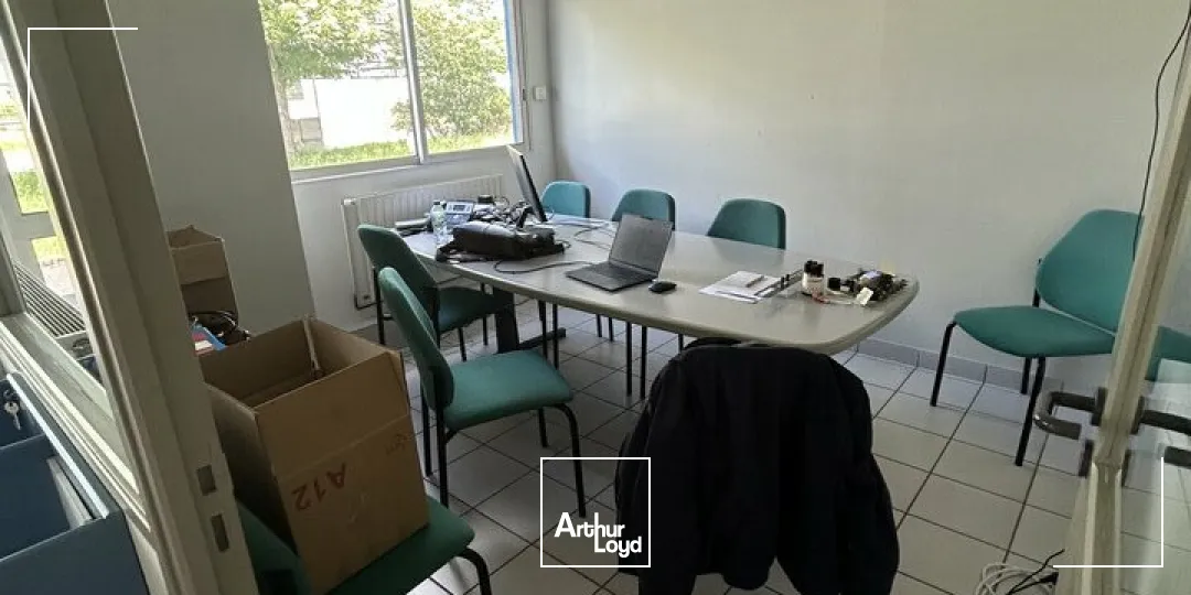 Bureaux - Location - CREUZIER LE VIEUX - 03300 - 66.4-66.4 - 7802633