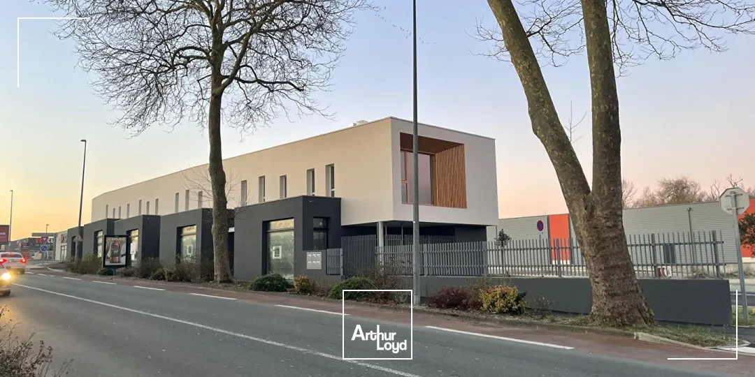 Locaux commerciaux - Location - ROCHEFORT - 17300 - 143-143 - 7807600