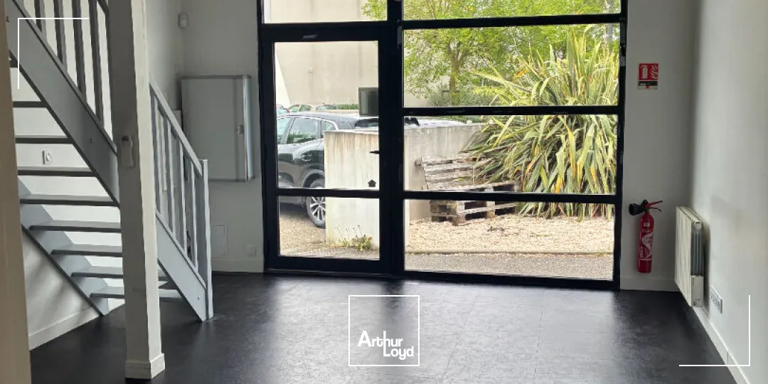 Locaux d'activité & Entrepôts - Location - L HOUMEAU - 17137 - 239-239 - 7807640