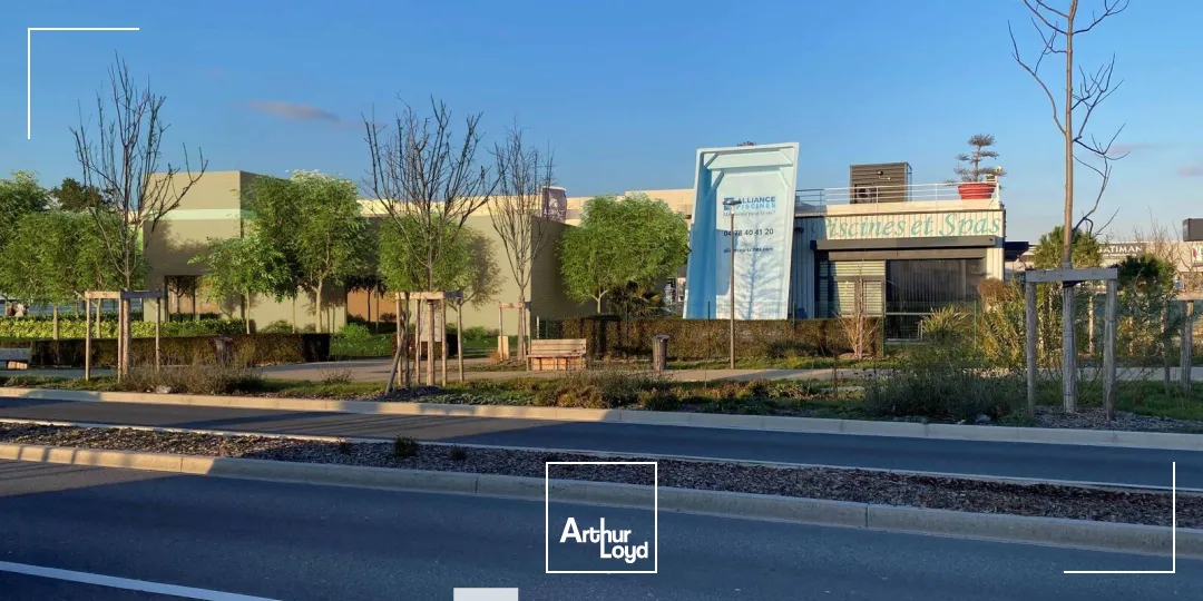 Locaux commerciaux - Location - SAINT BONNET DE MURE - 69720 - 296-707 - 7808726