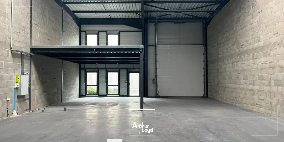 Locaux d'activité & Entrepôts - Location - VENISSIEUX - 69200 - 256.05-837.11 - 7818715