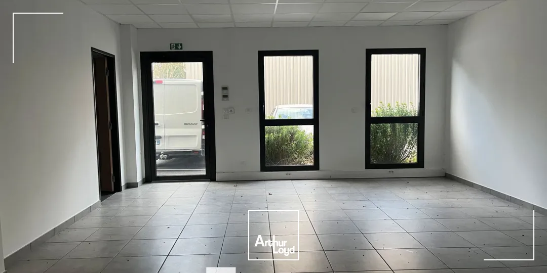 Locaux d'activité & Entrepôts - Location - VENISSIEUX - 69200 - 256.05-837.11 - 7818716