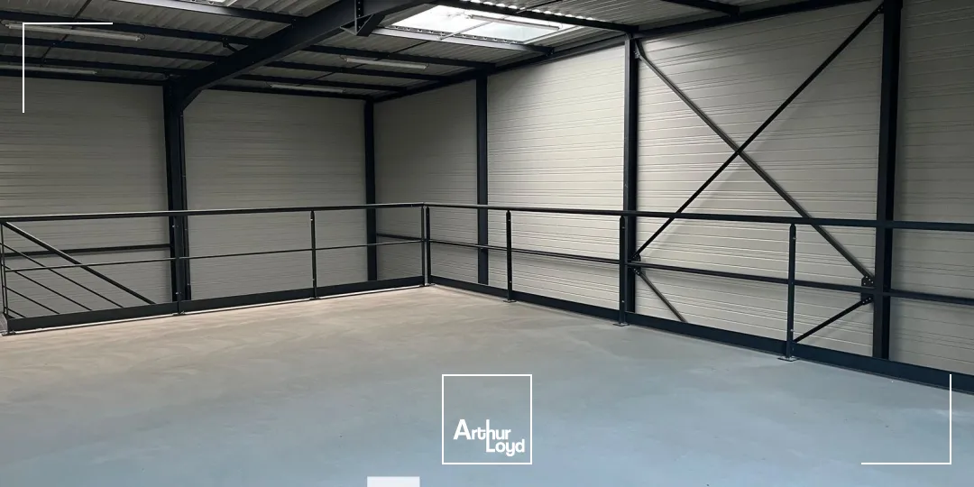 Locaux d'activité & Entrepôts - Location - VENISSIEUX - 69200 - 256.05-837.11 - 7818714