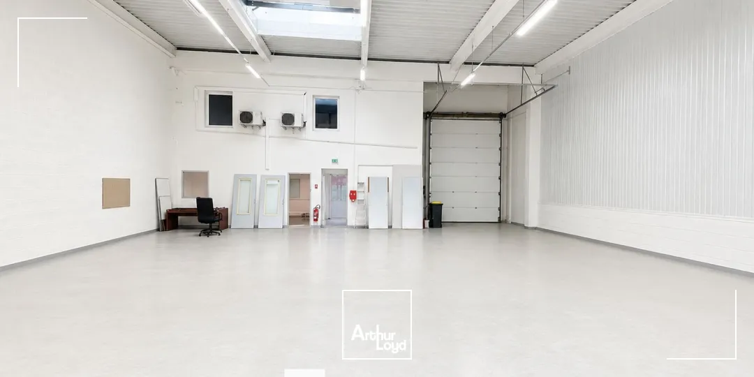 Locaux d'activité & Entrepôts - Location - SAINT PRIEST - 69800 - 374-374 - 7821618