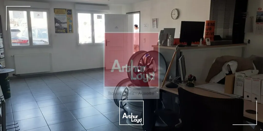 Locaux d'activité & Entrepôts - Location - LA CHAPELLE-SAINT-LUC - 10600 - 330-330 - 7832121