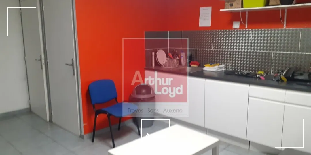 Locaux d'activité & Entrepôts - Location - LA CHAPELLE-SAINT-LUC - 10600 - 330-330 - 7832122