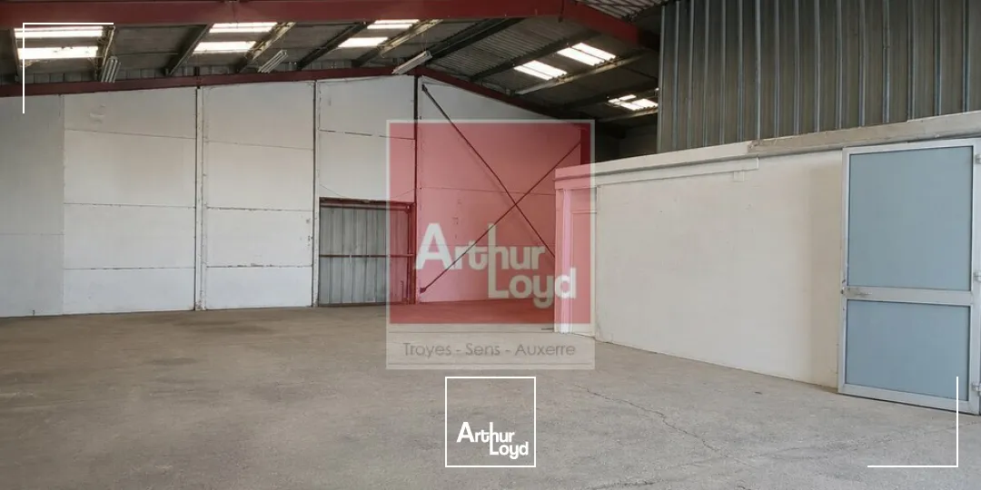 Locaux d'activité & Entrepôts - Location - LA CHAPELLE-SAINT-LUC - 10600 - 330-330 - 7832119