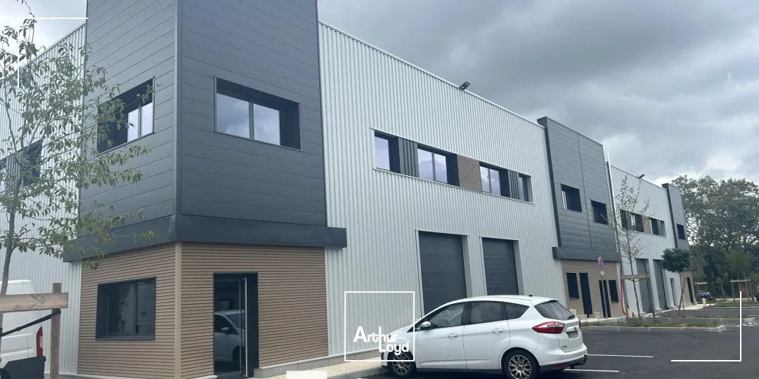 Locaux d'activité & Entrepôts - Location - LA TOUR DE SALVAGNY - 69890 - 242.87-584.98 - 7834659