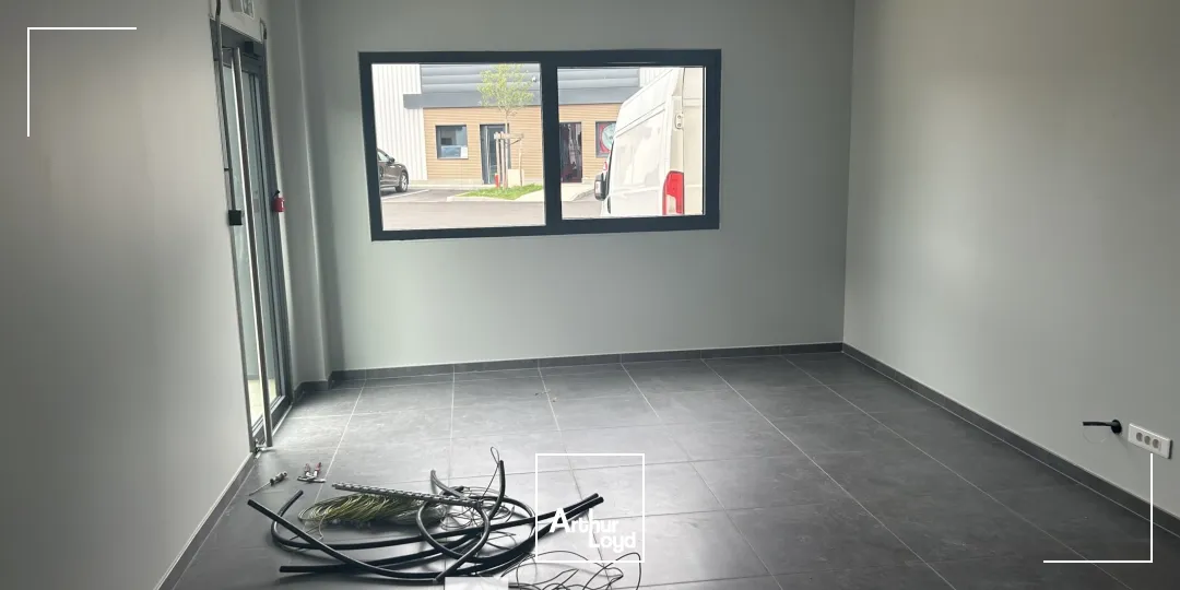 Locaux d'activité & Entrepôts - Location - LA TOUR DE SALVAGNY - 69890 - 242.87-584.98 - 7834662
