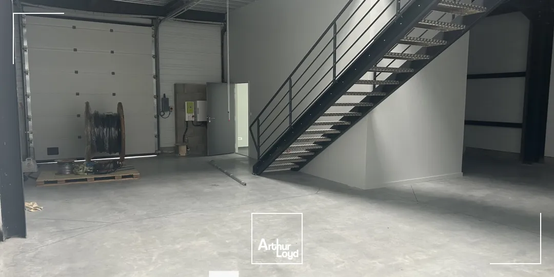 Locaux d'activité & Entrepôts - Location - LA TOUR DE SALVAGNY - 69890 - 242.87-584.98 - 7834663