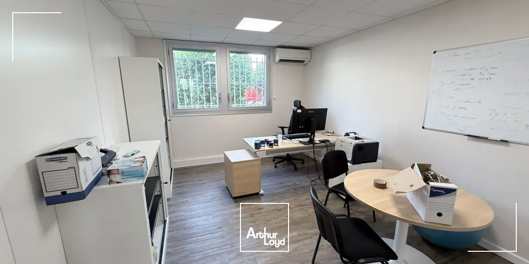 Bureaux - Location - VITROLLES - 13127 - 696.9-696.9 - 7857960
