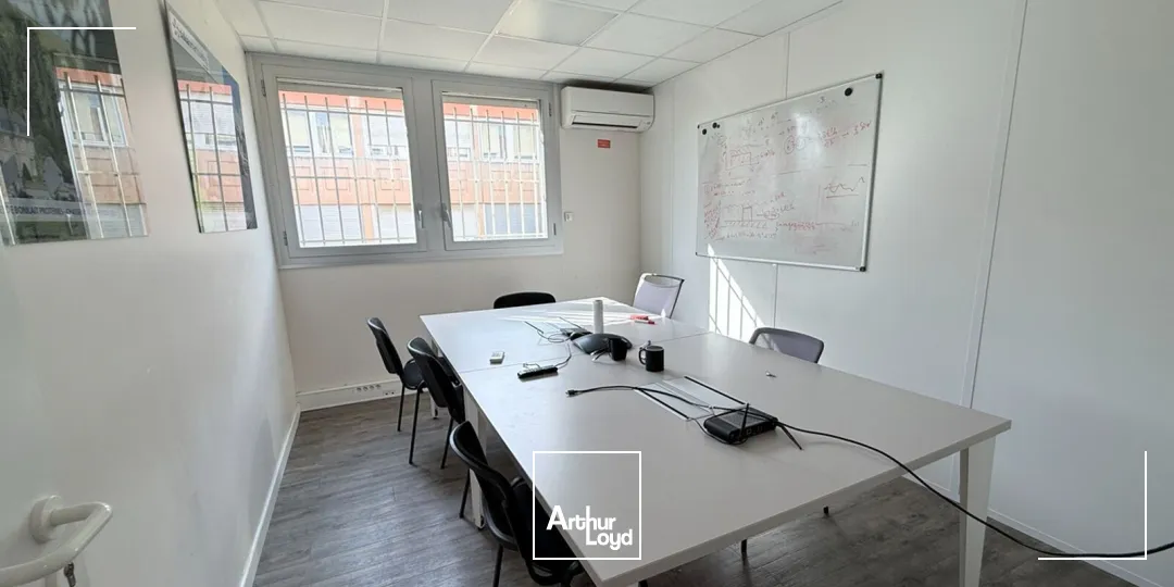 Bureaux - Location - VITROLLES - 13127 - 696.9-696.9 - 7857959